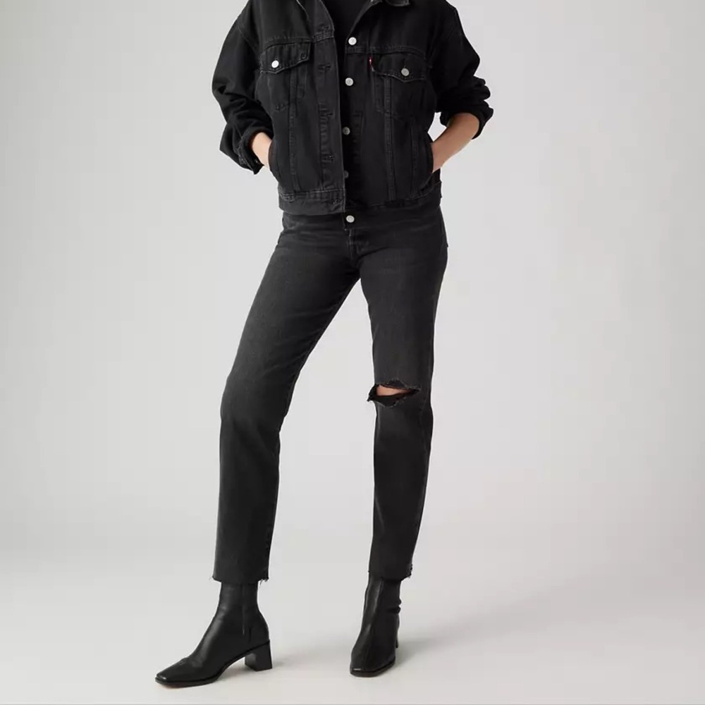 Levi’s Wedgie Straight Fit Black Distressed Jeans 100% Cotton Denim Size 25